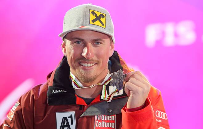 Ski Alpin, WM in St. Moritz, Siegerehrung Abfahrt der Herren ALPINE SKIING - FIS Ski WC St. Moritz SANKT MORITZ,SWITZERLAND,12.FEB.17 - ALPINE SKIING - FIS Alpine World Ski Championships, downhill, men, award ceremony. Image shows Max Franz (AUT). Keywords: medal. GEPAxpictures xMarioxKneisl