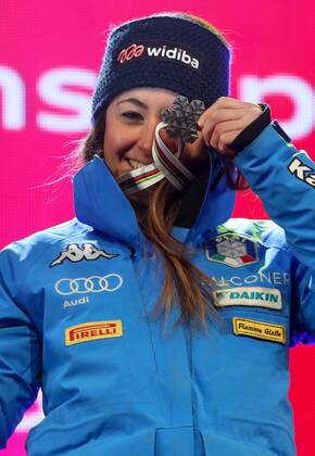 Ski Alpin, WM in St. Moritz, Riesenslalom Damen - Siegerehrung am Abend ALPINE SKIING - FIS Ski WC St. Moritz SANKT MORITZ,SWITZERLAND,16.FEB.17 - ALPINE SKIING - FIS Alpine World Ski Championships, giant slalom ladies, award ceremony. Image shows Sofia Goggia (ITA). GEPAxpictures xMarioxKneisl
