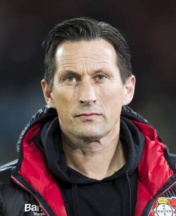 Roger SCHMIDT, Trainer Leverkusen Halbfigur , Aktion, Einzelbild, Portrait, Portraet, Einzelaktion FC AUGSBURG - BAYER 04 LEVERKUSEN Fussball 1. Bundesliga , Augsburg, am 17.02.2017, 21.Spieltag, Saison 2016 2017, 1.Liga, 1.Bundesliga,FCA