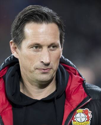 Roger SCHMIDT, Trainer Leverkusen Halbfigur , Aktion, Einzelbild, Portrait, Portraet, Einzelaktion FC AUGSBURG - BAYER 04 LEVERKUSEN 1-3 Fussball 1. Bundesliga , Augsburg, am 17.02.2017, 21.Spieltag, Saison 2016 2017, 1.Liga, 1.Bundesliga,FCA