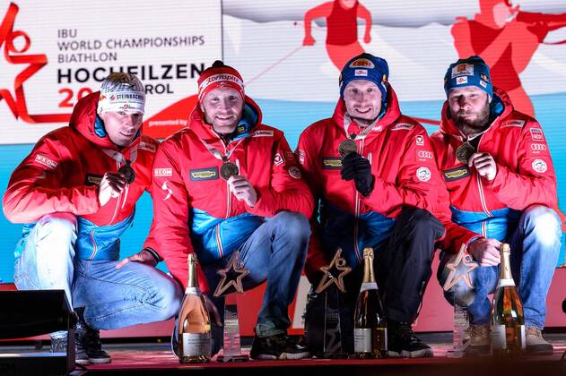 18.02.2017, Biathlonarena, Hochfilzen, AUT, IBU Weltmeisterschaften Biathlon, Hochfilzen 2017, Staffel Herren, Siegerehrung, im Bild Julian Eberhard, Simon Eder, Dominik Landertinger, Daniel Mesotitsch (AUT) Julian Eberhard Simon Eder Dominik Landertinger Daniel Mesotitsch of Austria during Winner Ceremony of the Mens Relay of the IBU Biathlon World Championships at the Biathlonarena in Hochfilzen, Austria on 2017 02 18. Hochfilzen EP_ade