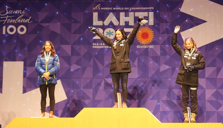 Ski Nordisch, WM in Lahti, Siegerehrung 10km Langlauf der Damen am Abend February 28, 2017 - Lahti, Finland - Charlotte Kalla (SWE), Marit Bjoergen (NOR), Astrid Uhrenholdt Jacobsen (NOR), during the Award Ceremony after Ladies cross-country 10.0km Individual Classic final, at FIS Nordic World Ski Championship 2017 in Lahti On Tuesday, February 28, 2017, in Lahti, Finland. Women s Cross Country Distance - FIS Nordic World Ski Championships - ZUMAn230 20170228_zaa_n230_380 Copyright: xFotoxOlimpikx