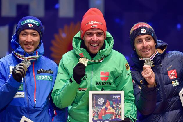 Themen der Woche - SPORT Bilder des Tages - SPORT NORDIC SKIING - FIS WC Lahti 2017 LAHTI,FINLAND,01.MAR.17 - NORDIC SKIING, NORDIC COMBINED - FIS Nordic World Ski Championships, large hill, 10km Gundersen, award ceremony. Image shows Akito Watabe (JPN), Johannes Rydzek (GER) and Francois Braud (FRA). Keywords: medal. GEPAxpictures xFlorianxErtl