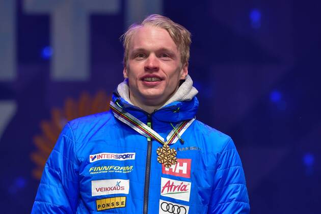 Nordische Ski-WM, 15km Langlauf der Herren, Siegerehrung NORDIC SKIING - FIS WC Lahti 2017 LAHTI,FINLAND,01.MAR.17 - NORDIC SKIING, CROSS COUNTRY SKIING - FIS Nordic World Ski Championships, 15km classic, men, award ceremony. Image shows Iivo Niskanen (FIN). Keywords: medal. GEPAxpictures xFlorianxErtl