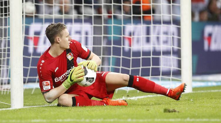 Leverkusen, Bayarena, 10.03.17: Torwart Bernd Leno (Bayer 04 Leverkusen) hat den Ball fest im Griff im Spiel der 1. Bundesliga zwischen Bayer 04 Leverkusen vs. Werder Bremen in der Saison 2016 2017.