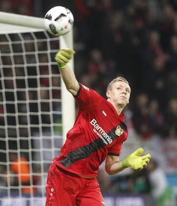 Leverkusen, Bayarena, 10.03.17: Torwart Bernd Leno (Bayer 04 Leverkusen) beim Abwurf im Spiel der 1. Bundesliga zwischen Bayer 04 Leverkusen vs. Werder Bremen in der Saison 2016 2017.