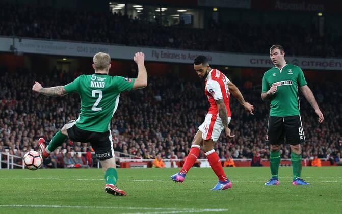Arsenal s Theo Walcott scoring his sides opening goal during the FA Cup Quarter Final match at the Emirates Stadium, London. Picture date March 11th, 2017 Pic David Klein Sportimage EDITORIAL USE ONLY. No use with unauthorised audio, video, data, fixture lists, club league logos or live services. Online in-match use limited to 120 images, no video emulation. No use in betting, games or single club league player publications.