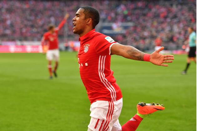Torjubel Douglas COSTA (Bayern Muenchen) nach Tor zum 2-0,. Jubel,Freude,Begeisterung,Aktion,Einzelbild,angeschnittenes Einzelmotiv,Halbfigur,halbe Figur. Fussball 1. Bundesliga, 24. Spieltag, FC Bayern Muenchen (M)-Eintracht Frankfurt F) 3-0,Aktion. am 11.03.2017 in Muenchen Deutschland, A L L I A N Z A R E N A.