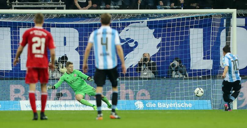 Muenchen, Deutschland, 17.03.2017, 2. Bundesliga 25. Spieltag, TSV 1860 Muenchen - FC Wuerzburger Kickers, Tor zum 2:0 Torschuetze Michael Liendl (TSV) ( DeFodi507
