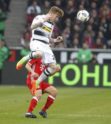 Mönchengladbach, Borussiapark, 19.03.17: Andre Hahn (Bor. Moenchengladbach) beim Kopfball im Spiel der 1. Bundesliga zwischen Borussia Mönchengladbach vs. FC Bayern München in der Saison 2016 2017.