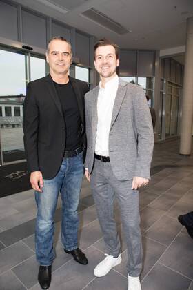 Deutschland, Würzburg, VCC, 21.03.2017, Fair ist Mehr Bild: v. lk. Dirk Bauermann (Headcoach s.Oliver Würzburg) und Timo Boll (deutscher Tischtennisprofi) Copyright: HMBxMedia xHeikoxBecker