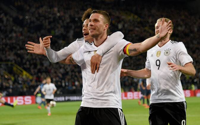 22.03.2017, xfux, Fussball Freundschaftsspiel, Deutschland - England, emspor, v.l. Leroy Sane (Deutsche Fussball Nationalmannschaft DFB), Lukas Podolski (Deutsche Fussball Nationalmannschaft DFB) Torjubel, Goal celebration, celebrate the goal zum 1:0 Dortmund