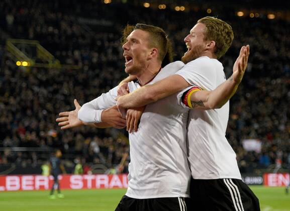 22.03.2017, xfux, Fussball Freundschaftsspiel, Deutschland - England, emspor, v.l. Lukas Podolski (Deutsche Fussball Nationalmannschaft DFB), Andre Schuerrle (Deutsche Fussball Nationalmannschaft DFB) Torjubel, Goal celebration, celebrate the goal zum 1:0 Dortmund