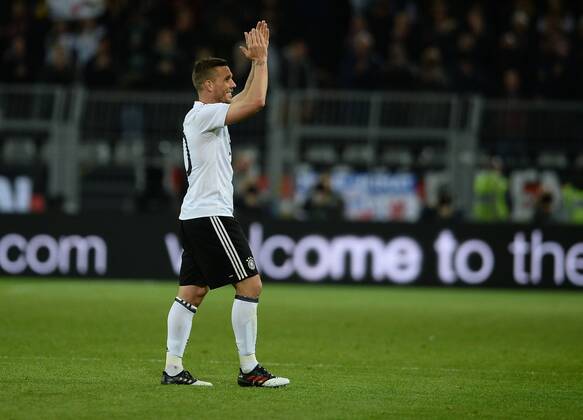 22.03.2017, xfux, Fussball Freundschaftsspiel, Deutschland - England, emspor, v.l. Lukas Podolski (Deutsche Fussball Nationalmannschaft DFB) jubelnd bejubelt jubelt jubeln Dortmund
