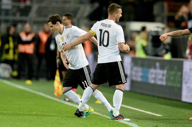 22.03.2017, xfux, Fussball Freundschaftsspiel, Deutschland - England, emspor, v.l. Sebastian Rudy (Deutsche Fussball Nationalmannschaft DFB), Lukas Podolski (Deutsche Fussball Nationalmannschaft DFB) Dortmund