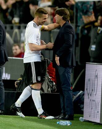 22.03.2017, xfux, Fussball Freundschaftsspiel, Deutschland - England, emspor, v.l. Lukas Podolski (Deutsche Fussball Nationalmannschaft DFB), Trainer Joachim JOGI Loew (Deutsche Fussball Nationalmannschaft DFB) jubelnd bejubelt jubelt jubeln Dortmund