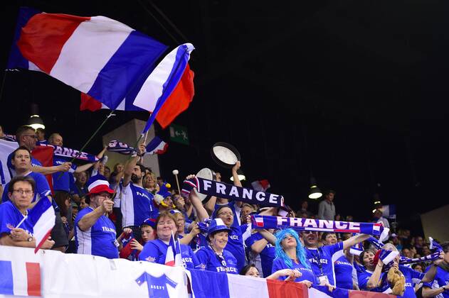 Supporters de l equipe de France - ambiance tifo TENNIS : France vs Grande Bretagne - Coupe Davis J1 - 07 04 2017 JBAutissier Panoramic