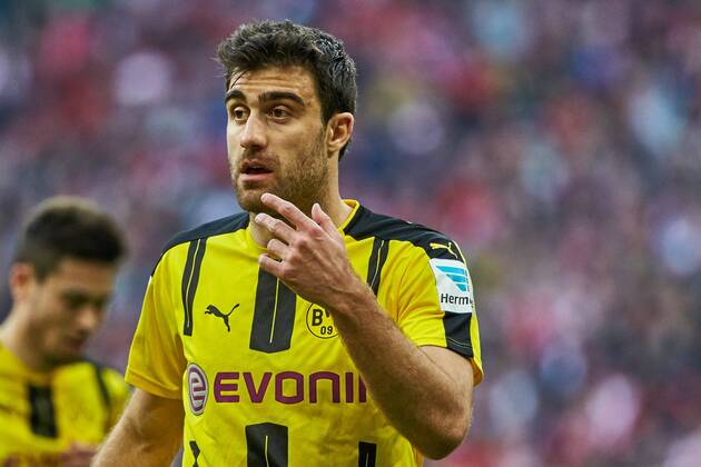 Muenchen, Deutschland, 08.04.2017, Bundesliga 28. Spieltag, FC Bayern Muenchen - BV Borussia Dortmund, Enttaeuschung bei Sokratis (BVB) ( DeFodi501