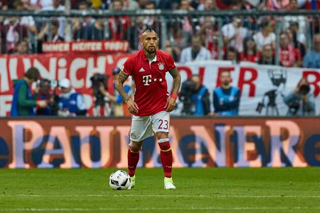Muenchen, Deutschland, 08.04.2017, Bundesliga 28. Spieltag, FC Bayern Muenchen - BV Borussia Dortmund, Arturo Vidal (FCB) in Aktion ( DeFodi501