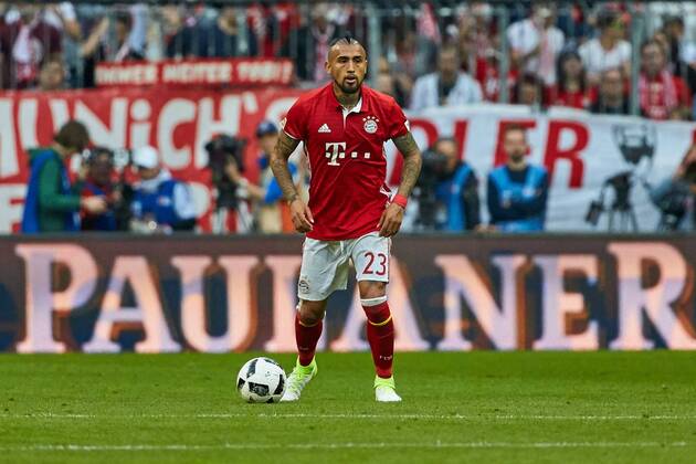 Muenchen, Deutschland, 08.04.2017, Bundesliga 28. Spieltag, FC Bayern Muenchen - BV Borussia Dortmund, Arturo Vidal (FCB) in Aktion ( DeFodi501