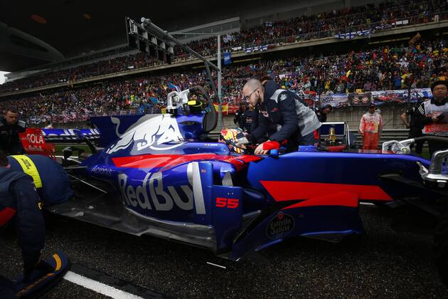 Shanghai: Motorsports: FIA Formula One World Championship WM Weltmeisterschaft 2017 Chinese Formula One Grand Prix Shanghai Circuit on April 08, 2017 in Shanghai, China. (Photo by Hoch Zwei) 55 Carlos Sainz Junior (ESP, Scuderia Toro Rosso), Shanghai China xHZx