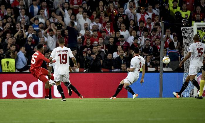 Daniel Sturridge of Liverpool scores his side opening goal during the UEFA Europa League Final between Liverpool and Sevilla at St. Jakob-Park, Basel, Switzerland on 18 May 2016. Copyright: xGiuseppexMaffiax 10210037