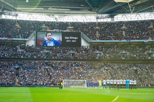 Both team and entire stadium pay tribute to Ugo Ehiogu during the The FA Cup Semi-Final match between Chelsea and Tottenham Hotspur at Wembley Stadium, London, England on 22 April 2017. Copyright: xSalvioxCalabresex 15060021