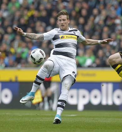 Mönchengladbach, Borussiapark, 22.04.17: Andre Hahn (Bor. Moenchengladbach) am Ball im Spiel der 1. Bundesliga zwischen Borussia Mönchengladbach vs. Borussia Dortmund in der Saison 2016 2017.