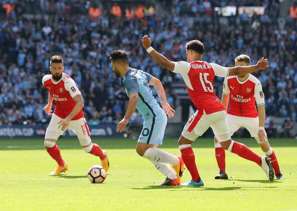 Arsenal s Alex Oxlade-Chamberlain catches Manchester City s Sergio Aguero but no penalty is given during the FA Cup Semi Final match at Wembley Stadium, London. Picture date: April 23rd, 2017. Pic credit should read: David Klein Sportimage EDITORIAL USE ONLY. No use with unauthorised audio, video, data, fixture lists, club league logos or live services. Online in-match use limited to 120 images, no video emulation. No use in betting, games or single club league player publications.