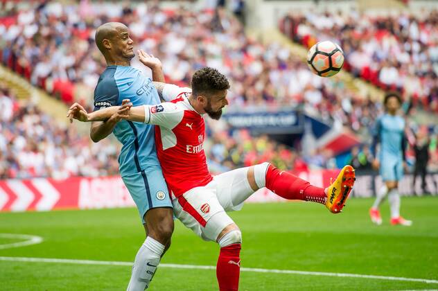 Vincent Kompany of Manchester City and Olivier Giroud of Arsenal during the The FA Cup Semi Final match between Arsenal and Manchester City at Wembley Stadium, London, England on 23 April 2017. Copyright: xSalvioxCalabresex 15140036