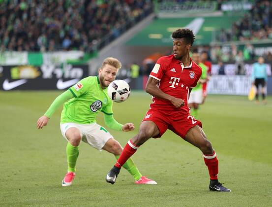 29.04.2017, Fussball GER, 1. Bundesliga Saison 2016 2017, 31. Spieltag, VfL Wolfsburg - FC Bayern Muenchen, Kingsley Coman (Bayern Muenchen), re., gegen Jakub Blaszczykowski (VfL Wolfsburg)