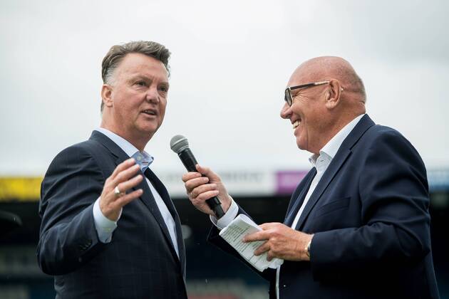 (L-R) Louis van Gaal, Kees Jansma Rinus Michels Awards 2017 Zwolle 2016 2017 xVIxVIxImagesx xRonaldxBonestrooxIVx 7825049