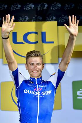 German Marcel Kittel of Quick-Step Floors celebrates on the podium after winning the sixth stage of the 104th edition of the Tour de France cycling race, 216 km from Vesoul to Troyes, France, Thursday 06 July 2017. This year s Tour de France takes place from July first to July 23rd. DIRKxWAEM  x05127500x