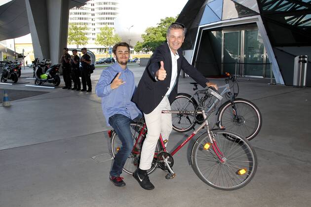 Timothy Peach und sein Sohn Nelson bei der Ankunft zur Verleihung Bayerischer Sportpreis am 22.07.2017 in München Verleihung Bayerischer Sportpreis 2017 in Muenchen 