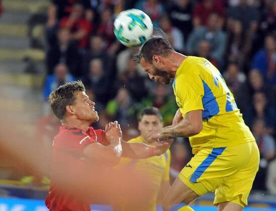 SC Freiburg vs NK Dom?ale Domzale Freiburg, Schwarzwald Stadion, 27.7.2017 Fußball, UEFA; Europa-League-Qualifikation; Saison 2017-2018 Kopfball Florian NIEDERLECHNER, SC Freiburg; Miha Blazic Bla?ic, Domzale Foto- und alle