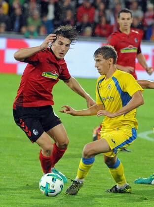 SC Freiburg vs NK Dom?ale Domzale Freiburg, Schwarzwald Stadion, 27.7.2017 Fußball, UEFA; Europa-League-Qualifikation; Saison 2017-2018 Ça?lar Caglar Söyüncü Soeyuencue, SC Freiburg; Petar Franjic, Domzale Foto- und alle