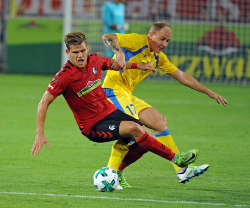 SC Freiburg vs NK Dom?ale Domzale Freiburg, Schwarzwald Stadion, 27.7.2017 Fußball, UEFA; Europa-League-Qualifikation; Saison 2017-2018 Florian NIEDERLECHNER, SC Freiburg; Senijad Ibricic, Domzale Foto- und alle