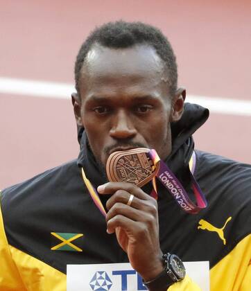 Usain Bolt of Jamaica kisses his bronze medal on the podium during the men s 100m award ceremony at the London 2017 IAAF World Championships in London, Britain, 06 August 2017. Justin Gatlin of the USA won the gold medal and the second placed compatriot Christian Coleman. London 2017 IAAF World Championships !ACHTUNG: NUR REDAKTIONELLE NUTZUNG!  Copyright: xLavandeiraxjrx LON 20170806-636376472905919315