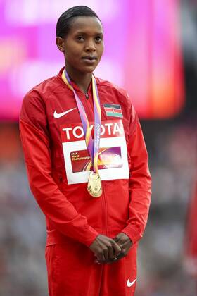 IAAF World Championships vom 04.-13.08.2017; London, 08.08.2017 Siegerehrung 1500m - Faith Chepngetich Kipyegon (KEN) am 08.08.2017 im London Stadium waehrend der IAAF World Championships vom 04.-13.08.2017 in London (Great Britain). xakx