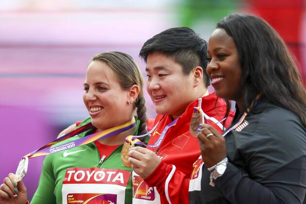 IAAF World Championships vom 04.-13.08.2017; London, 10.08.2017 Lijiao Gong (CHN) am 10.08.2017 im London Stadium waehrend der IAAF World Championships vom 04.-13.08.2017 in London (Great Britain). Links Anita Marton (HUN), rechts Michelle Carter (USA). xakx