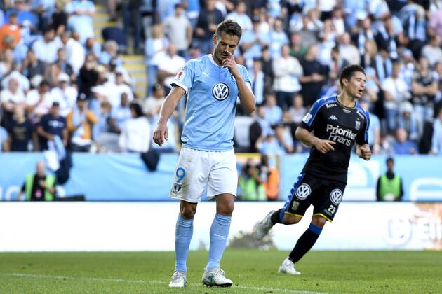 170827 Malmö FFs Markus Rosenberg deppar efter att ha missat en straff under fotbollsmatchen i Allsvenskan mellan Malmö FF och IFK Göteborg den 27 augusti 2017 i Malmö. Copyright: PETTERxARVIDSON BB170827PA062