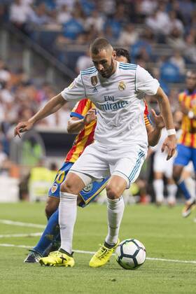 Real Madrid s Karim Benzema during La Liga match between Real Madrid and Valencia CF at Santiago Bernabeu Stadium in Madrid, Spain August 27, 2017. (20170828087)