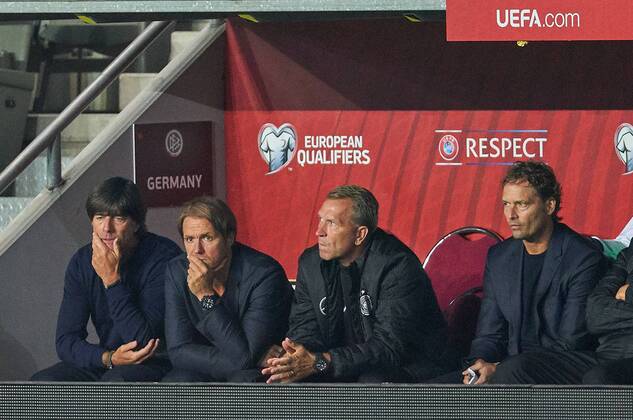 DFB Bundestrainer Joachim Jogi LOEW, LÖW,Thomas SCHNEIDER, DFB Co-Trainer, Assistenztrainer Andreas KOEPKE , Torwarttrainer DFB Marcus SORG, Assistenztrainer DFB Ersatzbank, Spielerbank, Reserve, Trainerbank REPUBLIK TSCHECHIEN - DEUTSCHLAND 1-2, Gruppe C, FIFA WM Qualifikation Deutsche Fussball Nationalmannschaft, DFB am 01.09.2017 in Prag, Tschechien.