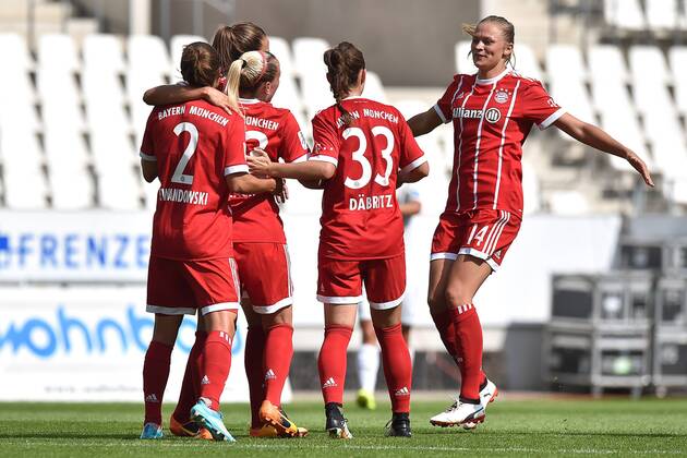 Fußball Allianz Frauen-Bundesliga 1. Spieltag SGS Essen - Bayern München am 02.09.2017 im Stadion Essen in Essen Torjubel zum 0:1 durch Mandy Islacker ( München ) xRx