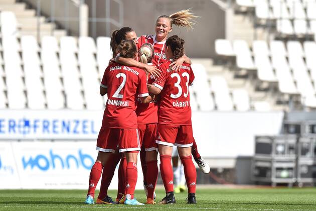 Fußball Allianz Frauen-Bundesliga 1. Spieltag SGS Essen - Bayern München am 02.09.2017 im Stadion Essen in Essen Torjubel zum 0:1 durch Mandy Islacker ( München ) xRx