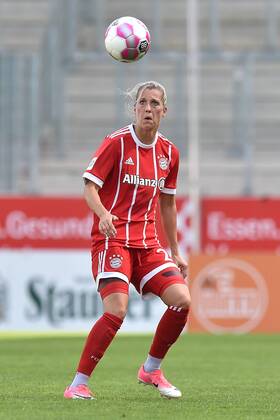 Fußball Allianz Frauen-Bundesliga 1. Spieltag SGS Essen - Bayern München am 02.09.2017 im Stadion Essen in Essen Verena Faißt ( München ) xRx