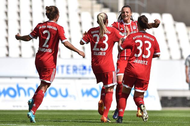 Fußball Allianz Frauen-Bundesliga 1. Spieltag SGS Essen - Bayern München am 02.09.2017 im Stadion Essen in Essen Torjubel zum 0:1 durch Mandy Islacker ( München ) xRx