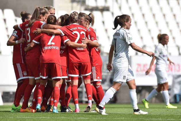 Fußball Allianz Frauen-Bundesliga 1. Spieltag SGS Essen - Bayern München am 02.09.2017 im Stadion Essen in Essen Torjubel zum 0:1 durch Mandy Islacker ( München ) xRx