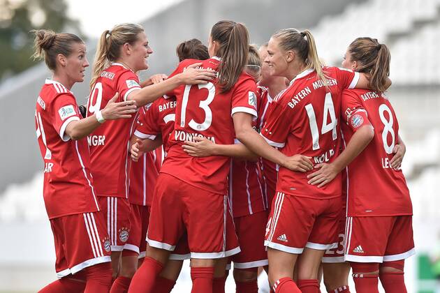 Fußball Allianz Frauen-Bundesliga 1. Spieltag SGS Essen - Bayern München am 02.09.2017 im Stadion Essen in Essen Torjubel zum 0:2 durch Lucie Vonkova ( München ) xRx