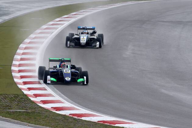 Sacha Fenestraz (FRA) (Carlin - Dallara F317-Volkswagen) bei der FIA Formel 3 Europameisterschaft im Rahmen der DTM auf dem Nürburgring. Copyright Thomas Pakusch